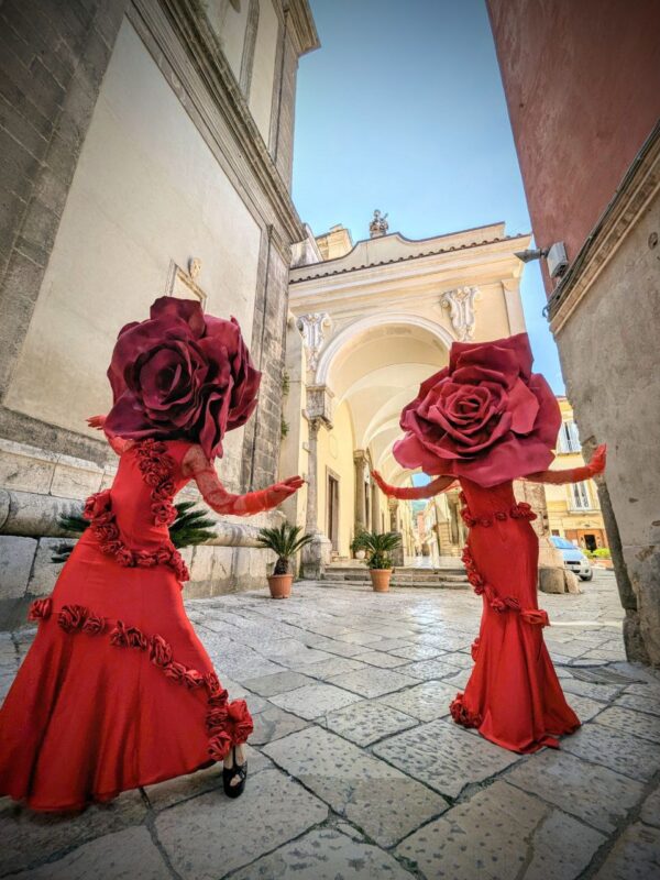 Rose rosse giganti per tableau vivant — galleria immagine 4