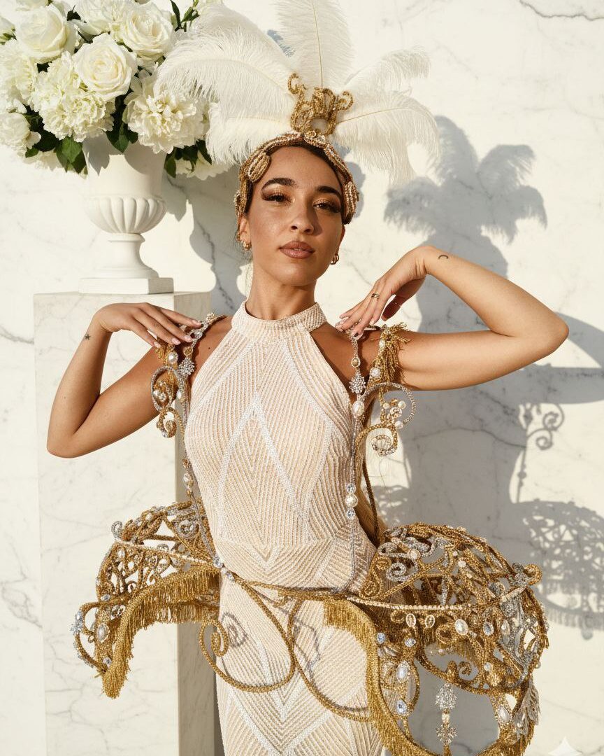 Collezione Golden night, wearing baroque art — Haute Couture, Bei Mostri